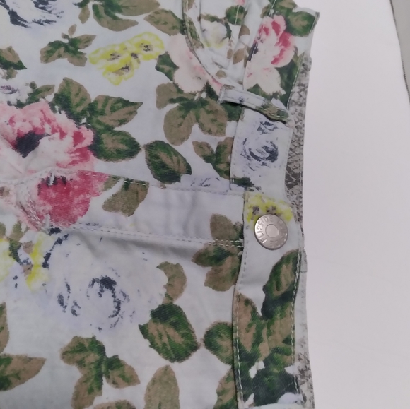 Flip Side Reversible Short Snake Skin Floral 2 in 1 Size 11 Cut-off - Picture 7 of 10